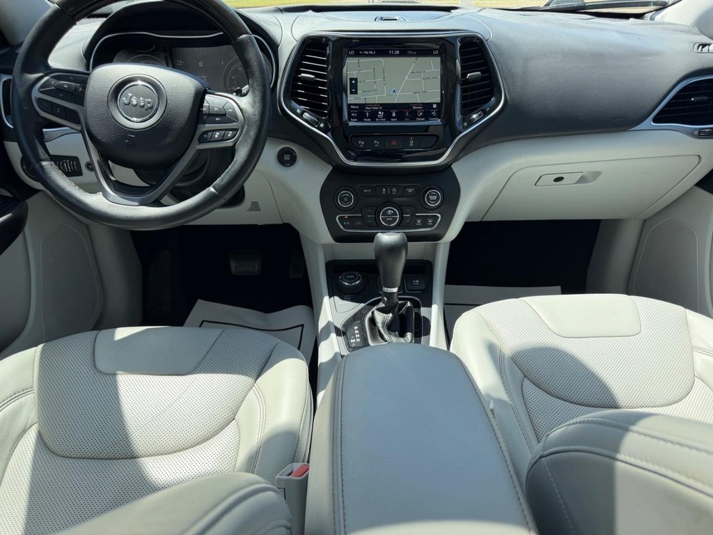 Jeep Cherokee Vehicle Full-screen Gallery Image 10