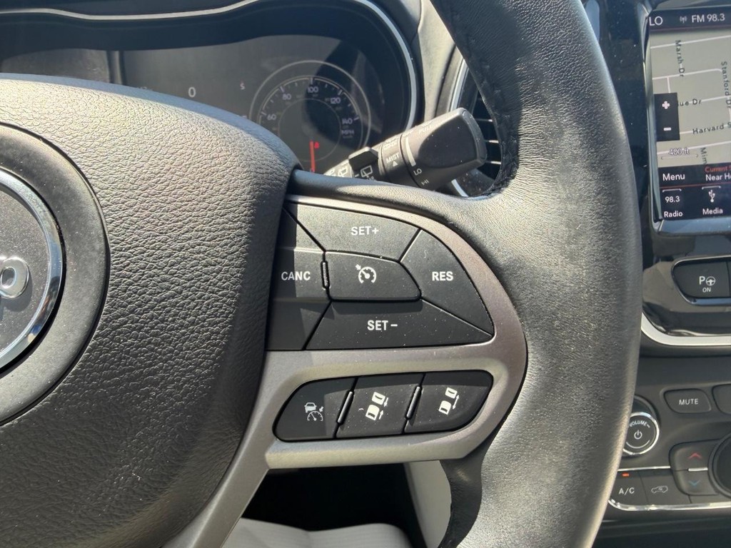 Jeep Cherokee Vehicle Full-screen Gallery Image 13