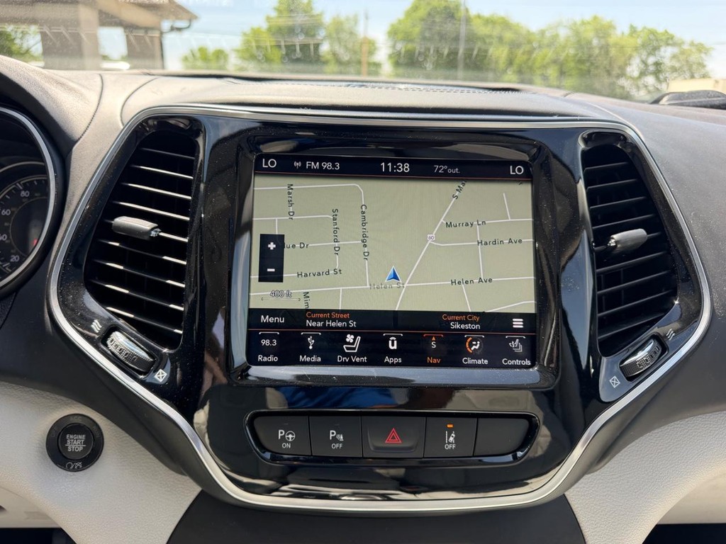 Jeep Cherokee Vehicle Full-screen Gallery Image 14