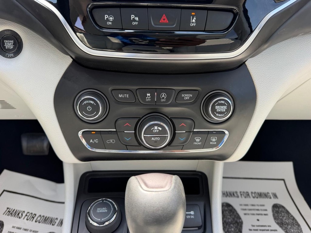 Jeep Cherokee Vehicle Full-screen Gallery Image 15