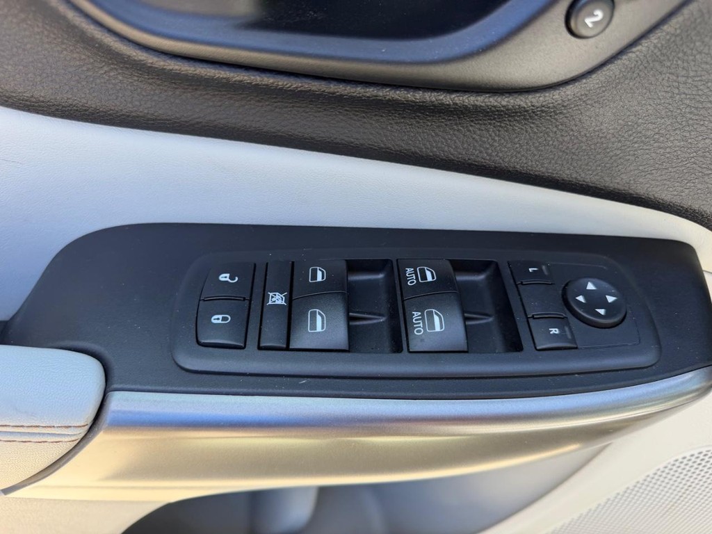 Jeep Cherokee Vehicle Full-screen Gallery Image 18