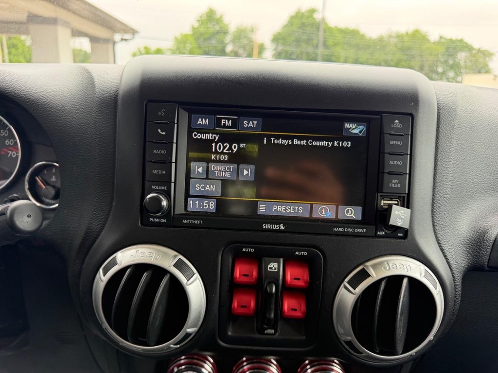 Jeep Wrangler Unlimited Vehicle Full-screen Gallery Image 12