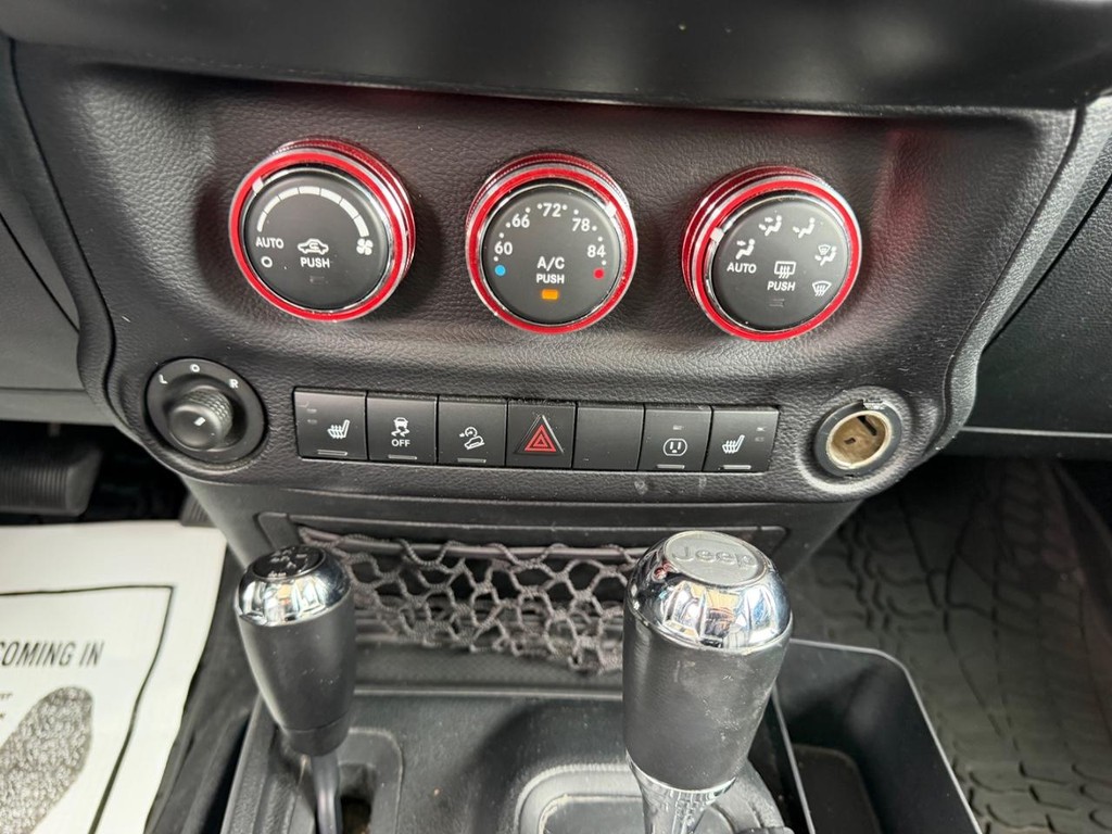 Jeep Wrangler Unlimited Vehicle Full-screen Gallery Image 13