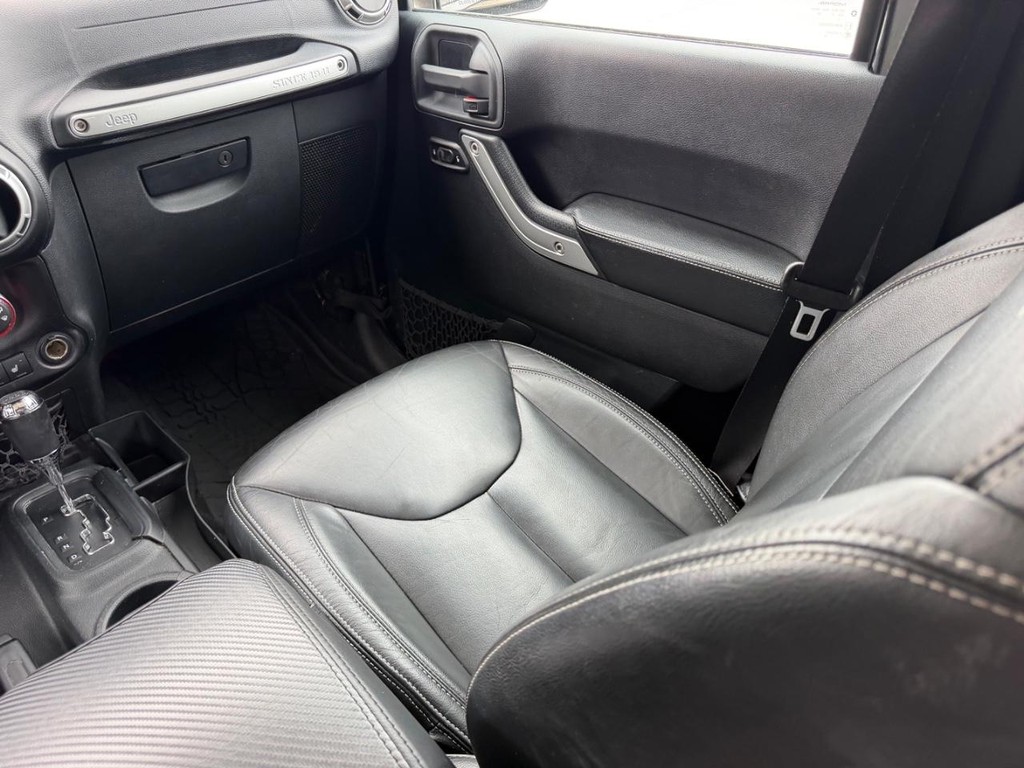 Jeep Wrangler Unlimited Vehicle Full-screen Gallery Image 15