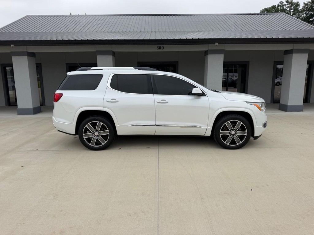 GMC Acadia Vehicle Full-screen Gallery Image 02