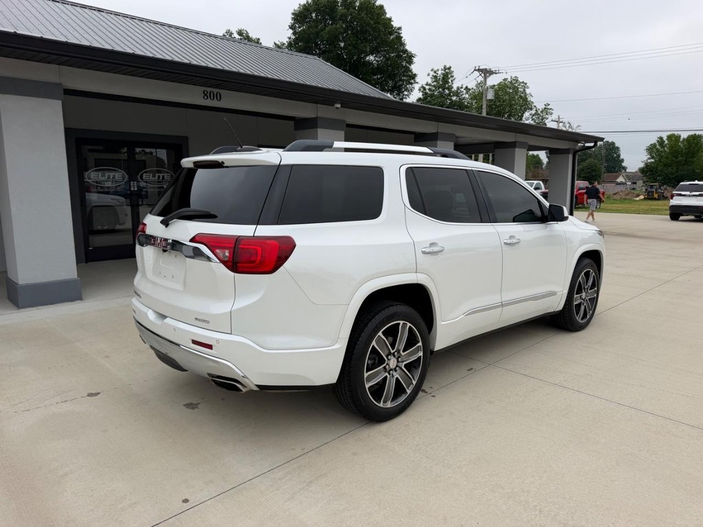 GMC Acadia Vehicle Full-screen Gallery Image 03