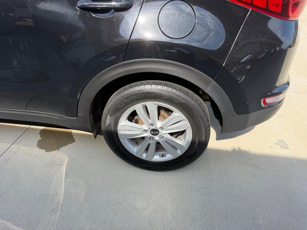 Kia Sportage Vehicle Full-screen Gallery Image 6
