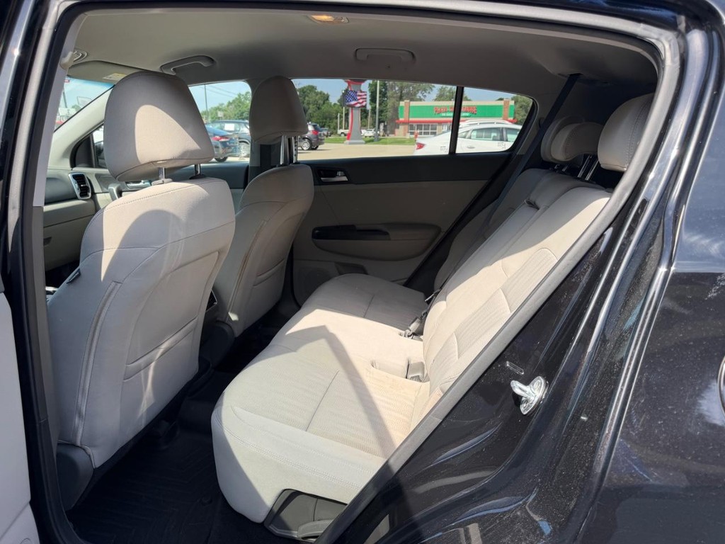 Kia Sportage Vehicle Full-screen Gallery Image 7