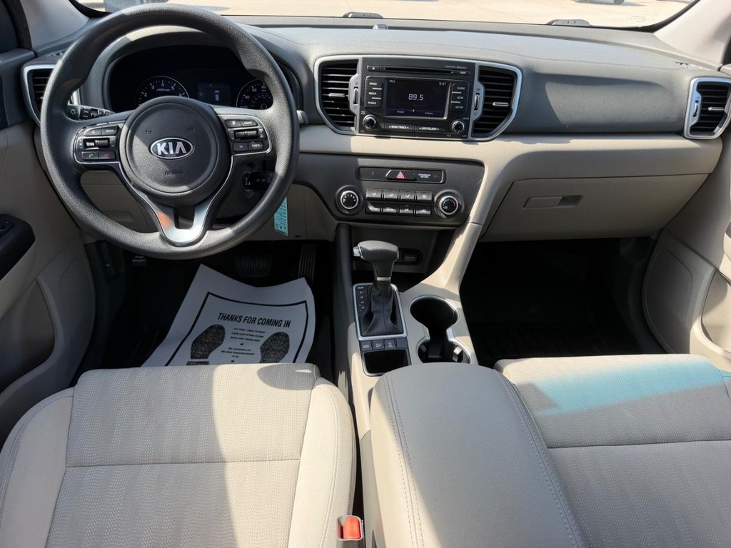 Kia Sportage Vehicle Full-screen Gallery Image 8
