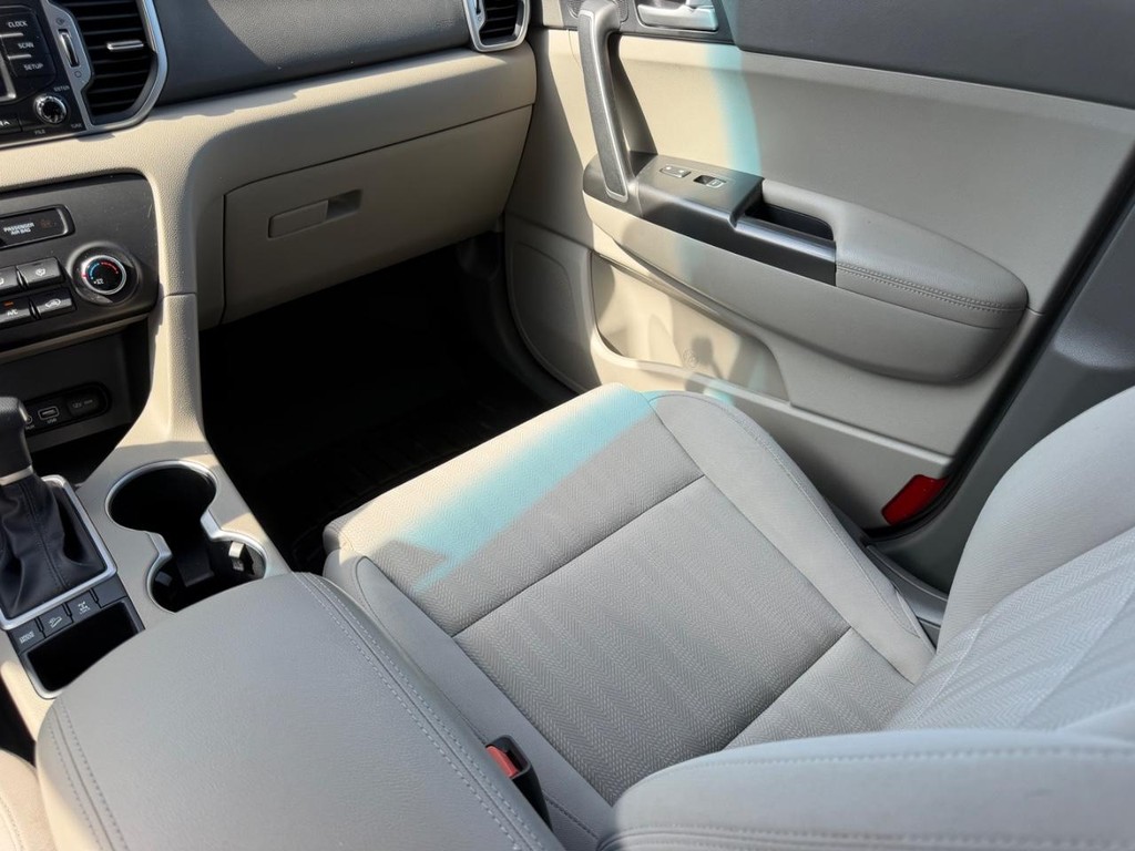 Kia Sportage Vehicle Full-screen Gallery Image 15