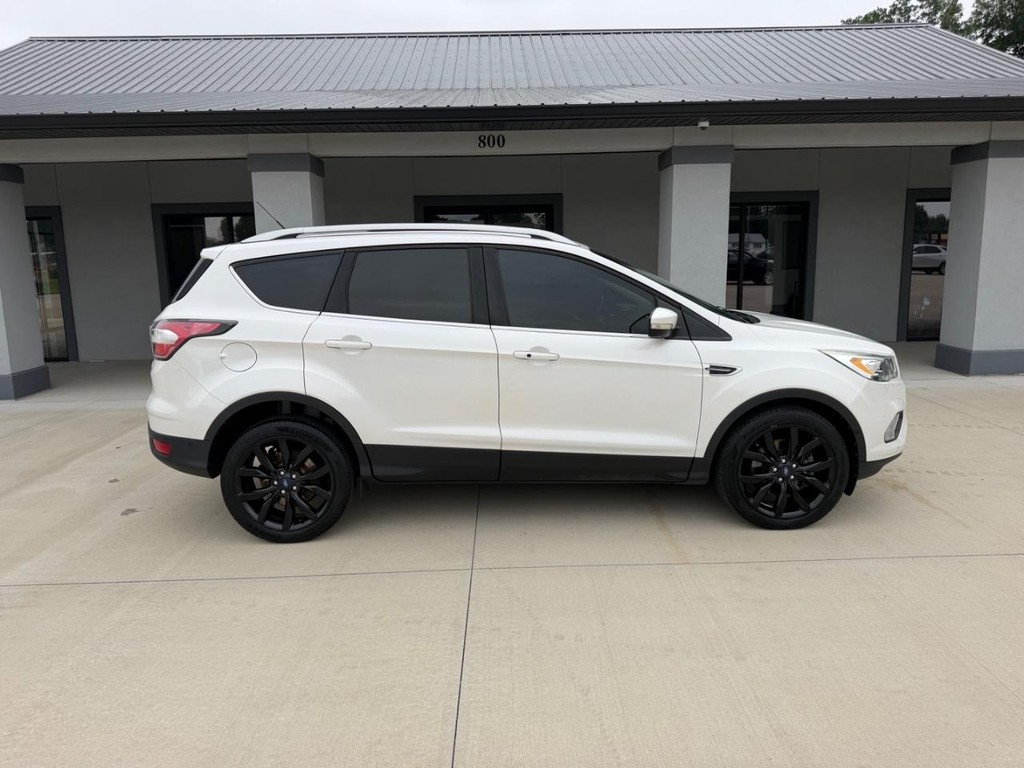 Ford Escape Vehicle Full-screen Gallery Image 02