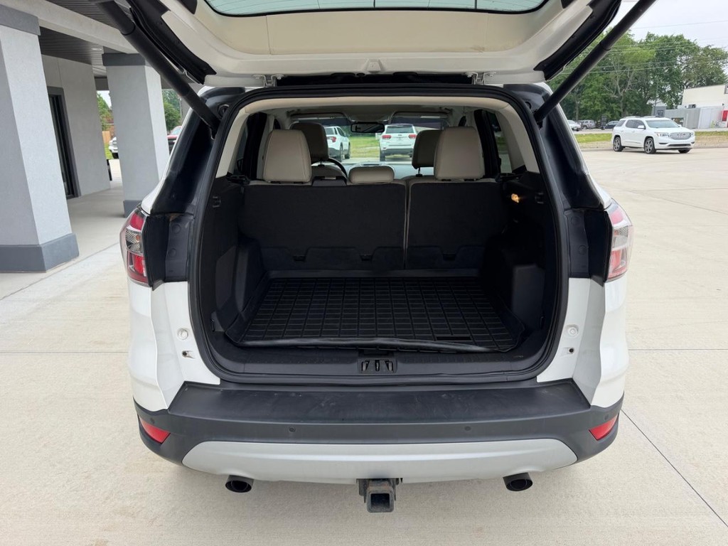 Ford Escape Vehicle Full-screen Gallery Image 05