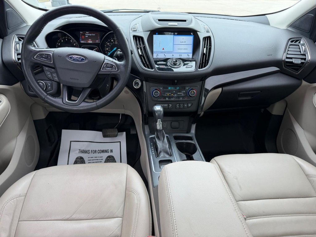 Ford Escape Vehicle Full-screen Gallery Image 10