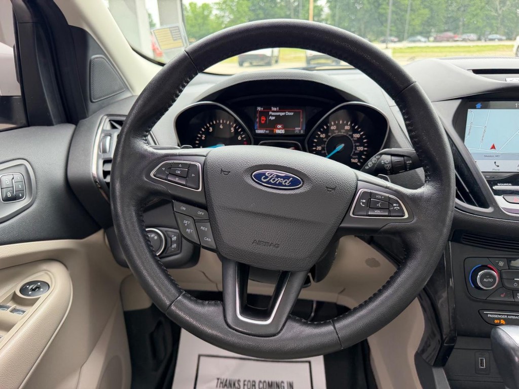 Ford Escape Vehicle Full-screen Gallery Image 11