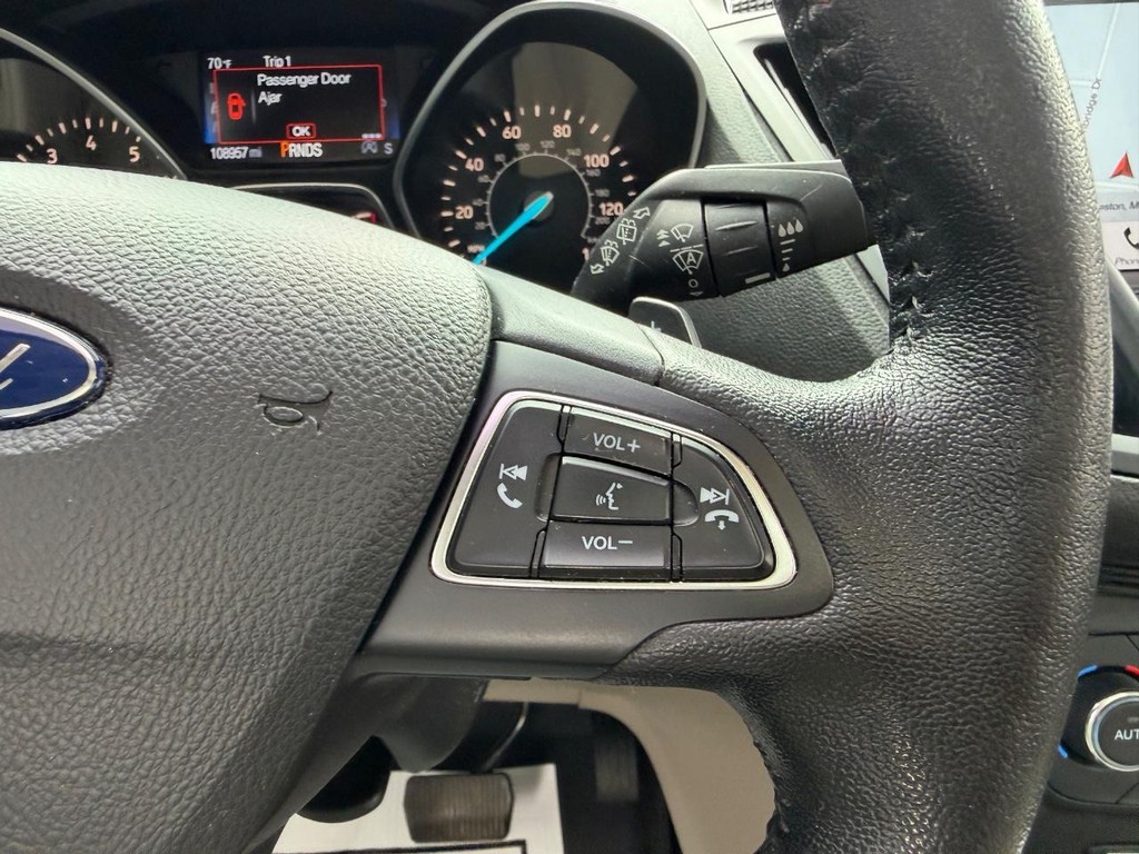 Ford Escape Vehicle Full-screen Gallery Image 13