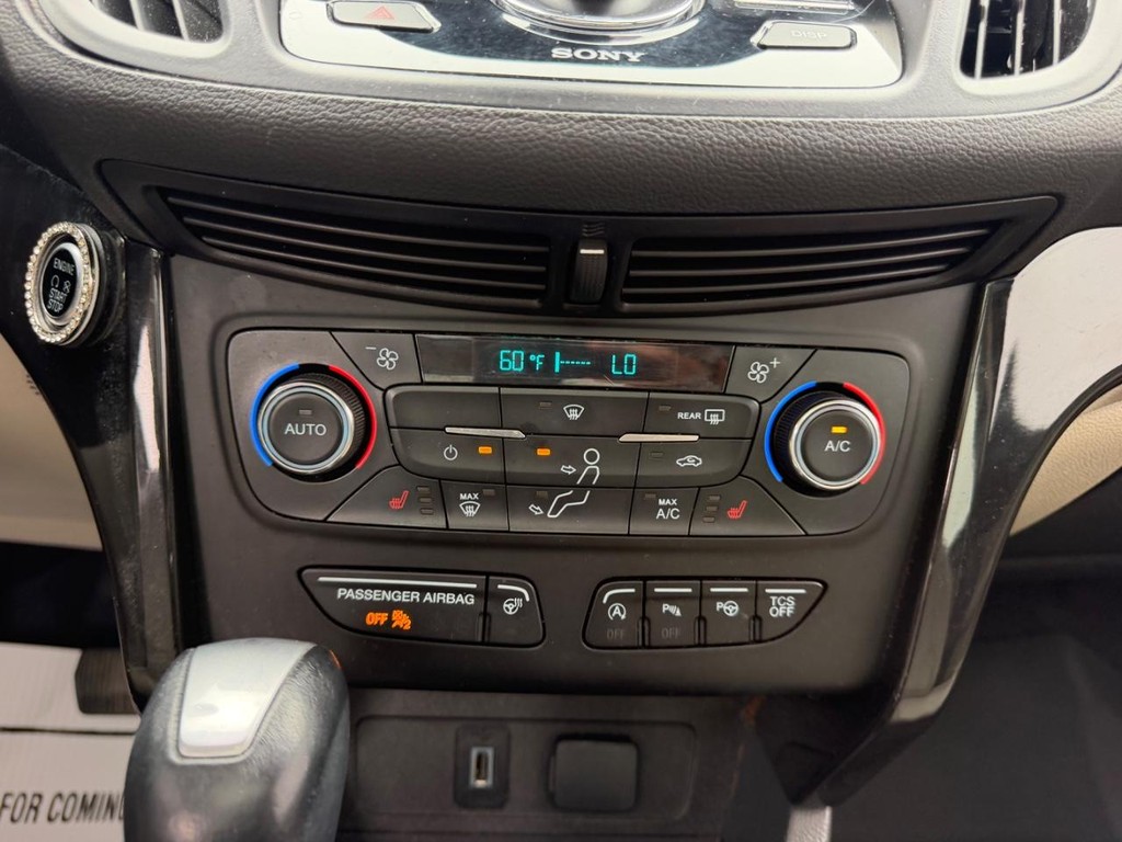 Ford Escape Vehicle Full-screen Gallery Image 15