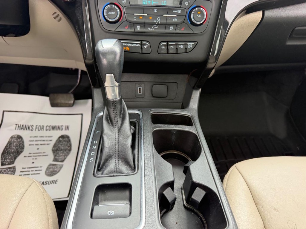 Ford Escape Vehicle Full-screen Gallery Image 16