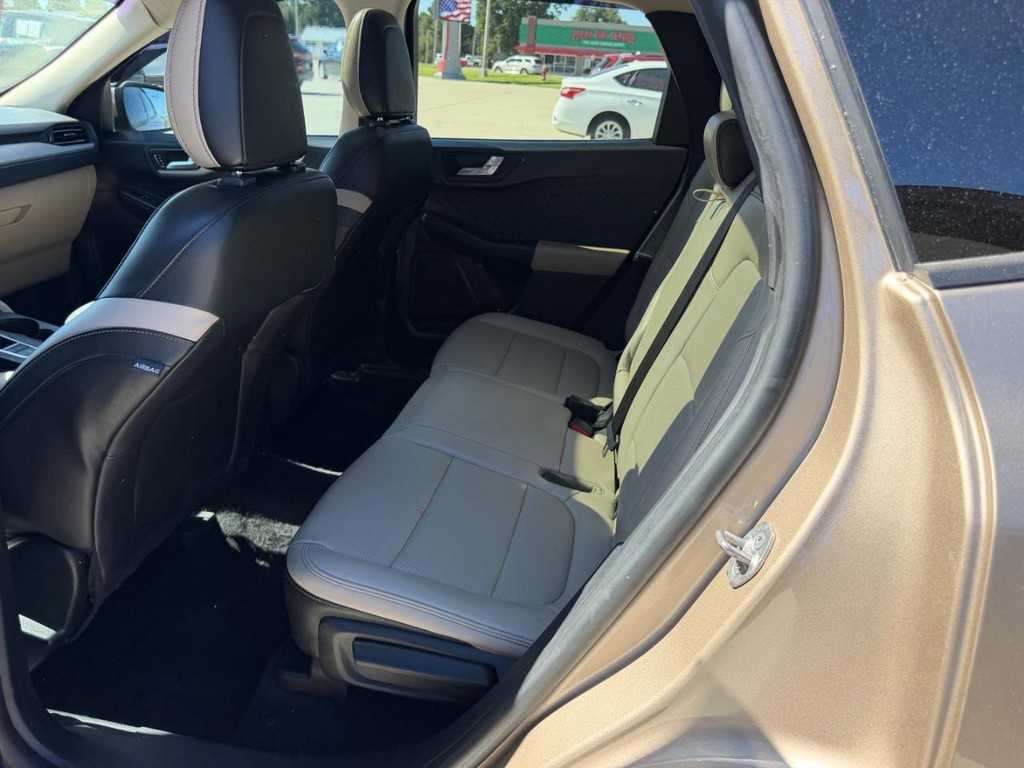 Ford Escape Vehicle Full-screen Gallery Image 6