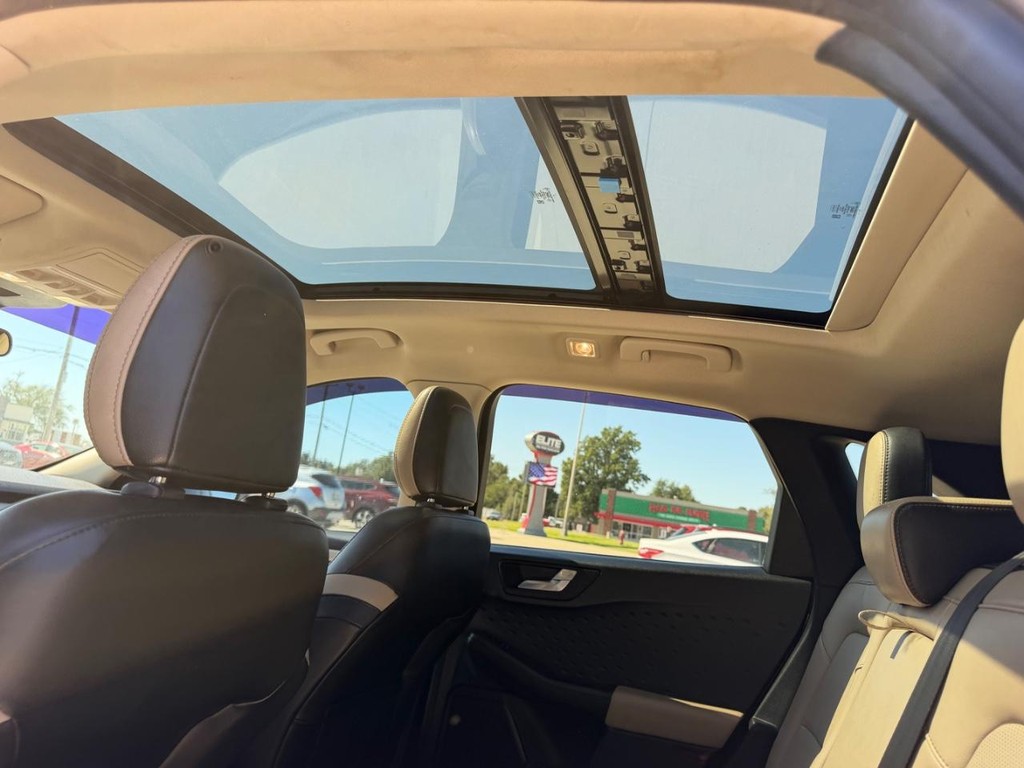 Ford Escape Vehicle Full-screen Gallery Image 7
