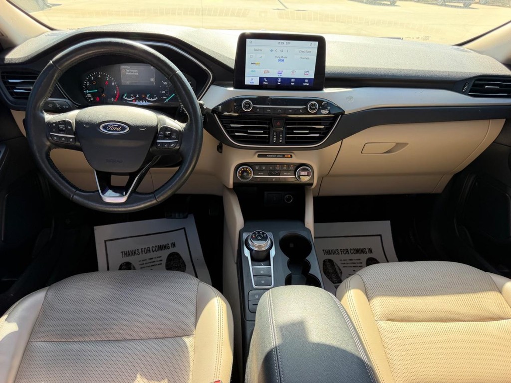 Ford Escape Vehicle Full-screen Gallery Image 8