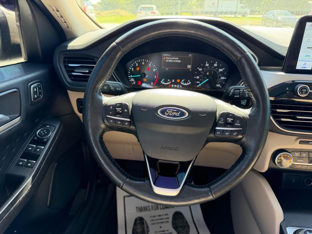 Ford Escape Vehicle Full-screen Gallery Image 9