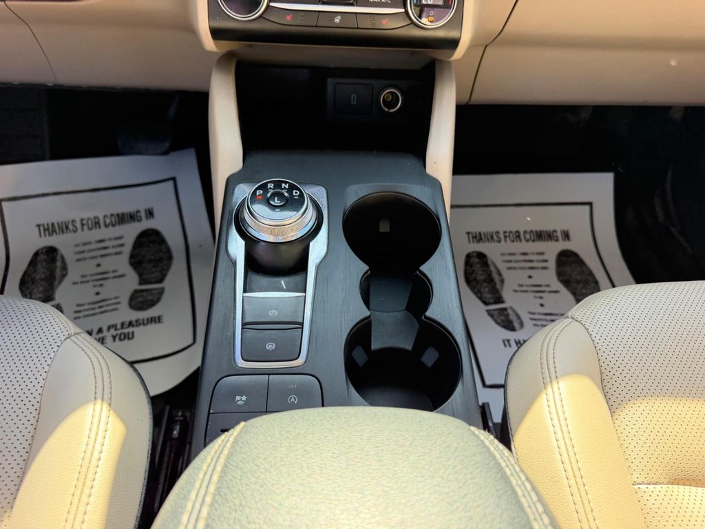 Ford Escape Vehicle Full-screen Gallery Image 14