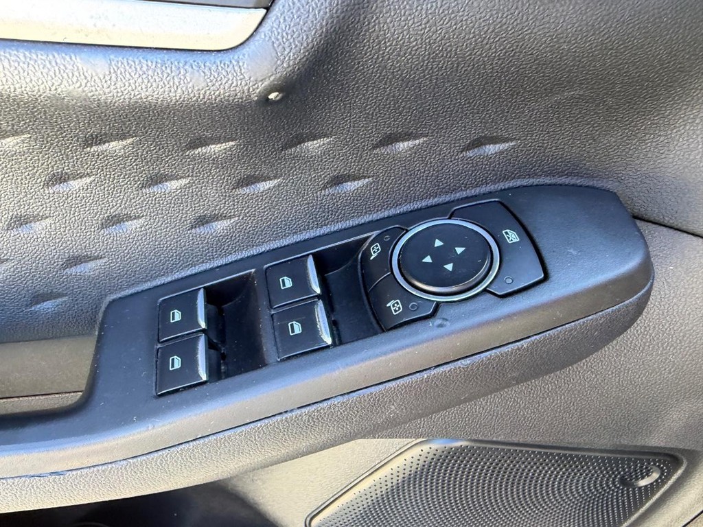 Ford Escape Vehicle Full-screen Gallery Image 16