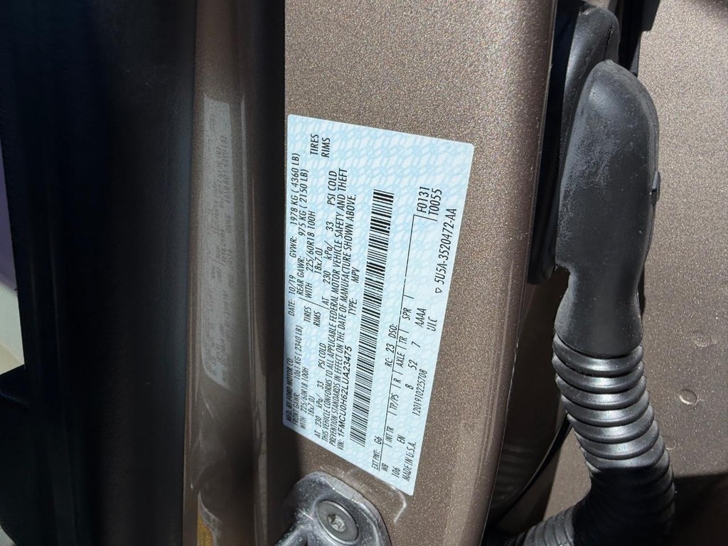 Ford Escape Vehicle Full-screen Gallery Image 21
