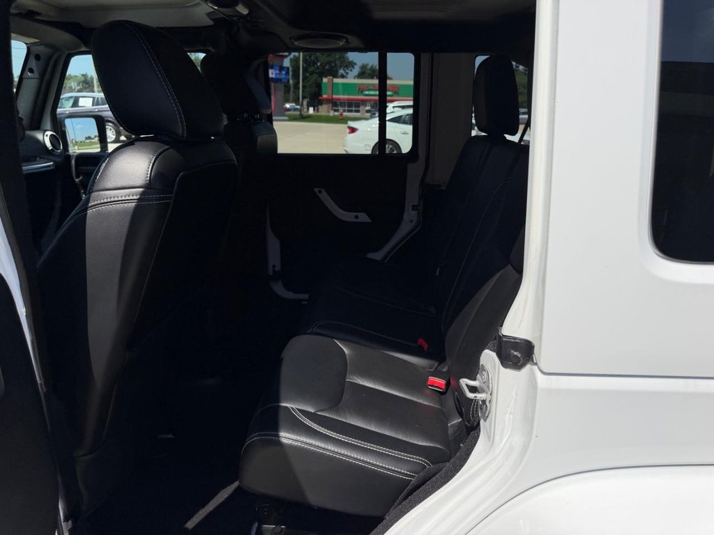 Jeep Wrangler Unlimited Vehicle Full-screen Gallery Image 7