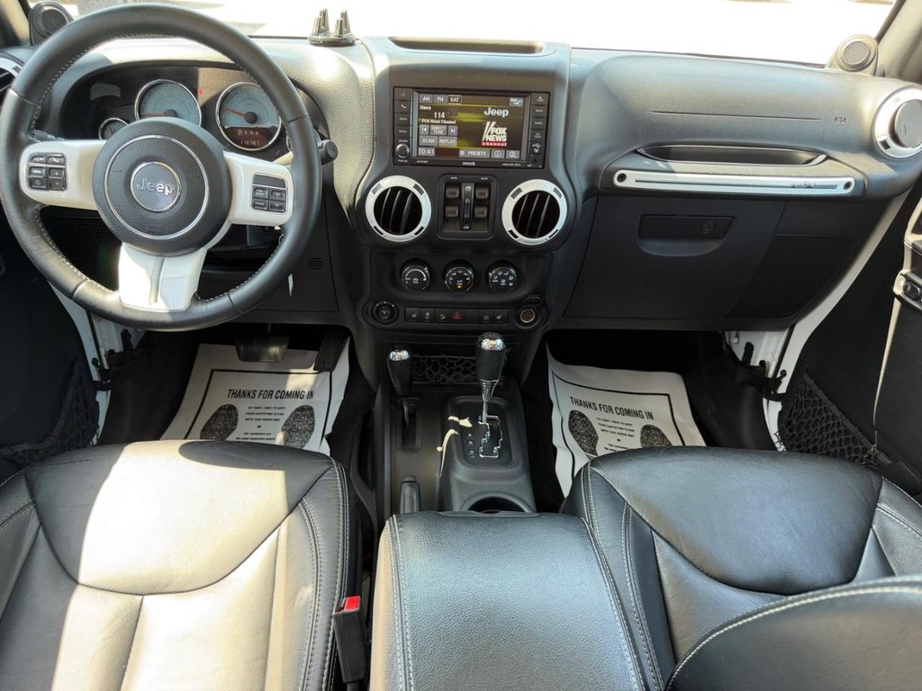 Jeep Wrangler Unlimited Vehicle Full-screen Gallery Image 8