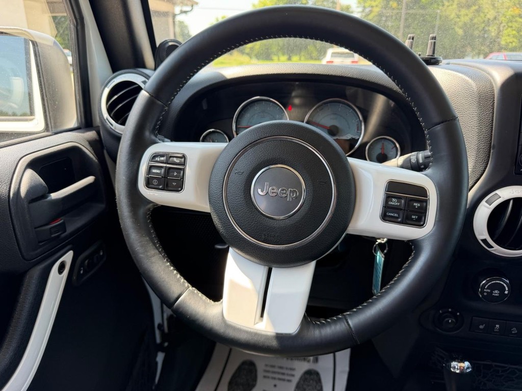 Jeep Wrangler Unlimited Vehicle Full-screen Gallery Image 9