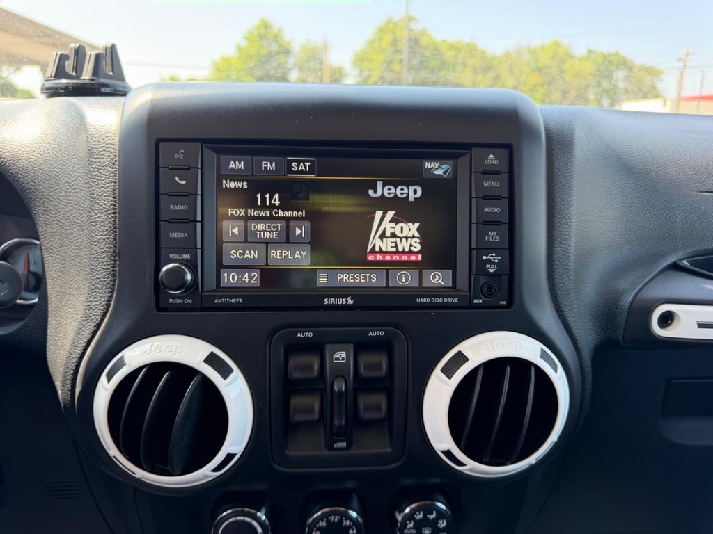 Jeep Wrangler Unlimited Vehicle Full-screen Gallery Image 12