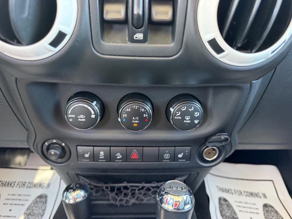 Jeep Wrangler Unlimited Vehicle Full-screen Gallery Image 13