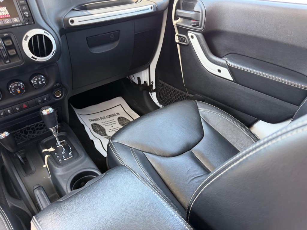 Jeep Wrangler Unlimited Vehicle Full-screen Gallery Image 15