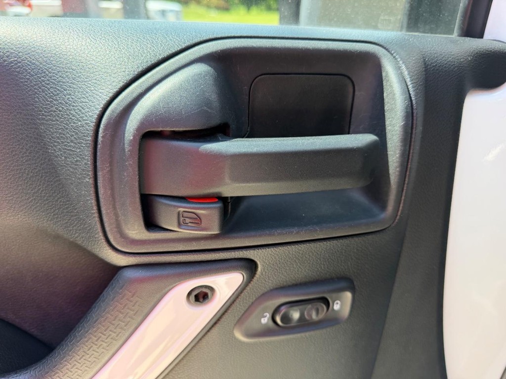 Jeep Wrangler Unlimited Vehicle Full-screen Gallery Image 16