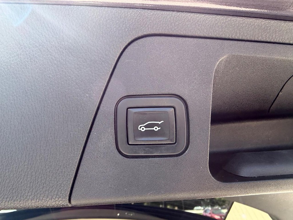 Buick Envision Vehicle Full-screen Gallery Image 6
