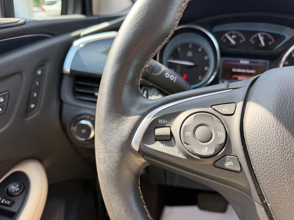 Buick Envision Vehicle Full-screen Gallery Image 12