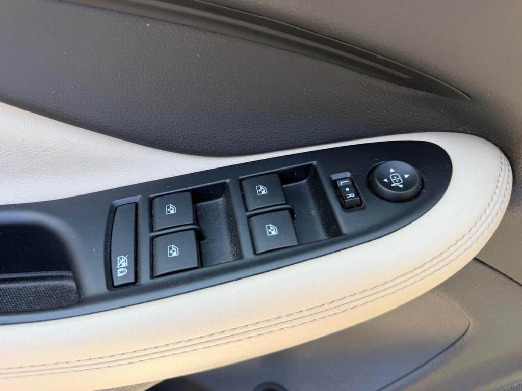 Buick Envision Vehicle Full-screen Gallery Image 18