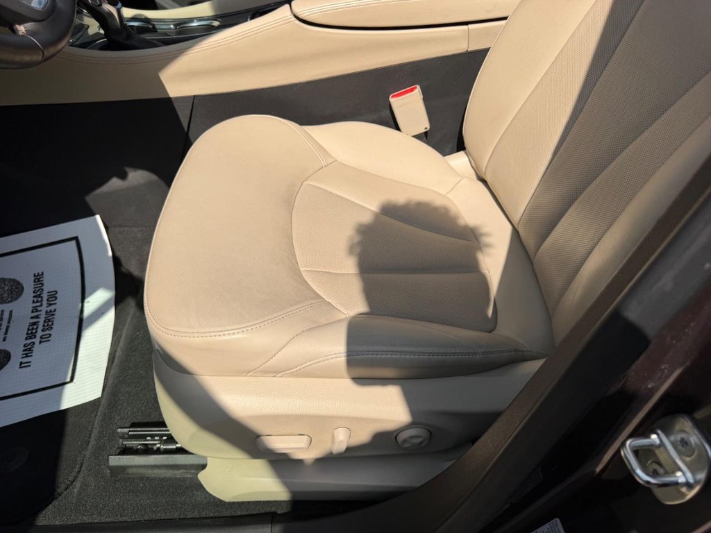 Buick Envision Vehicle Full-screen Gallery Image 20