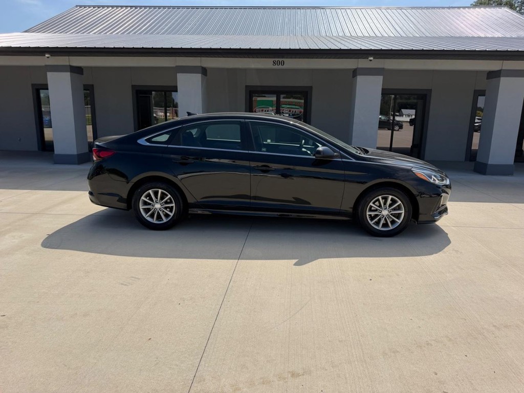 Hyundai Sonata Vehicle Full-screen Gallery Image 02