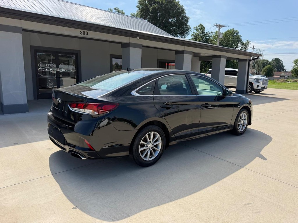 Hyundai Sonata Vehicle Full-screen Gallery Image 03