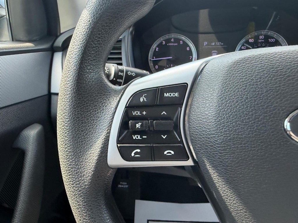 Hyundai Sonata Vehicle Full-screen Gallery Image 10