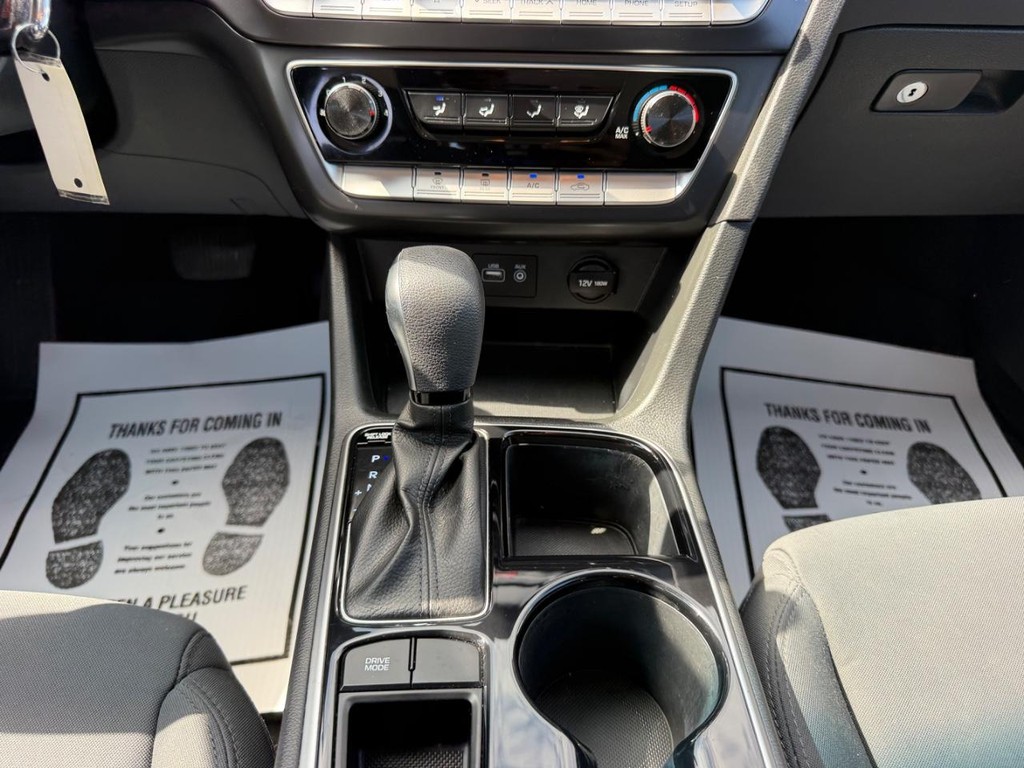 Hyundai Sonata Vehicle Full-screen Gallery Image 14