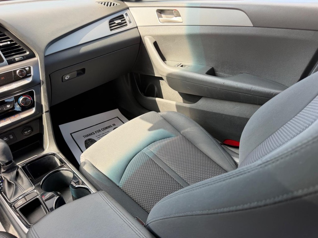 Hyundai Sonata Vehicle Full-screen Gallery Image 15