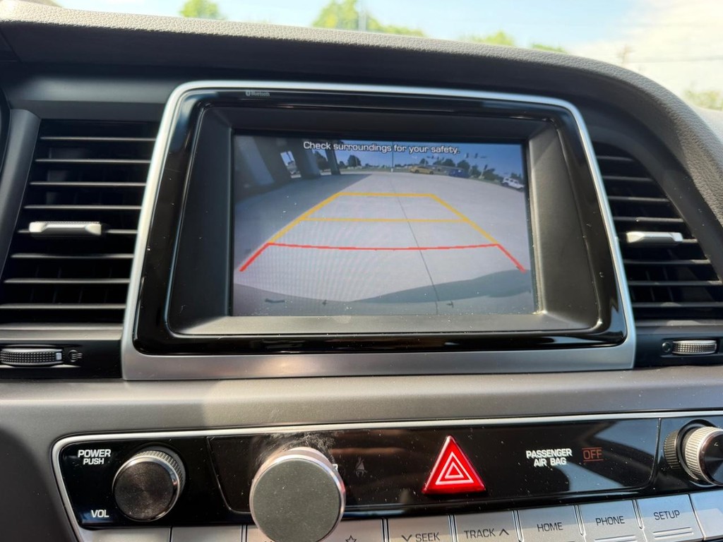 Hyundai Sonata Vehicle Full-screen Gallery Image 19