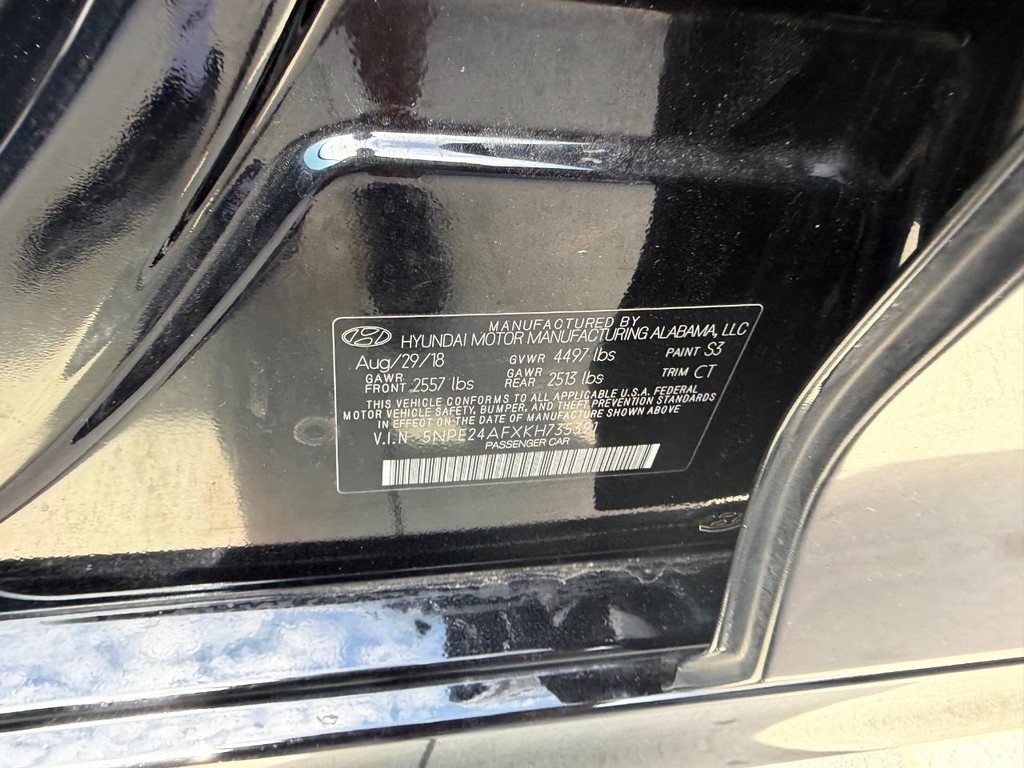 Hyundai Sonata Vehicle Full-screen Gallery Image 20