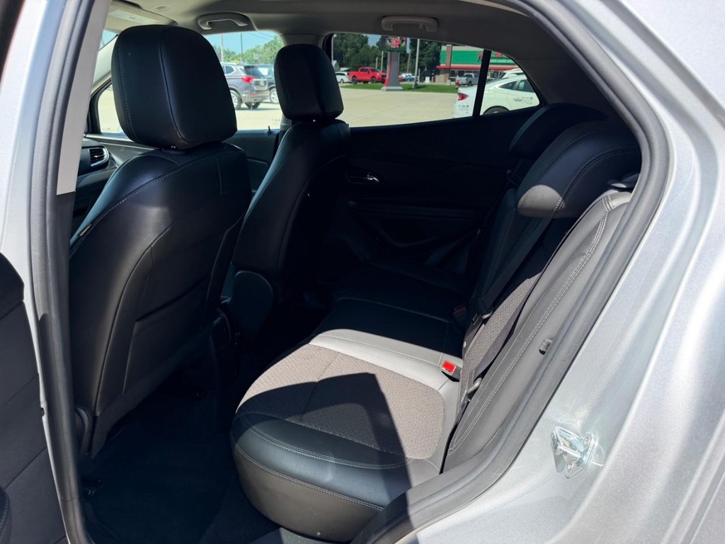 Buick Encore Vehicle Full-screen Gallery Image 7