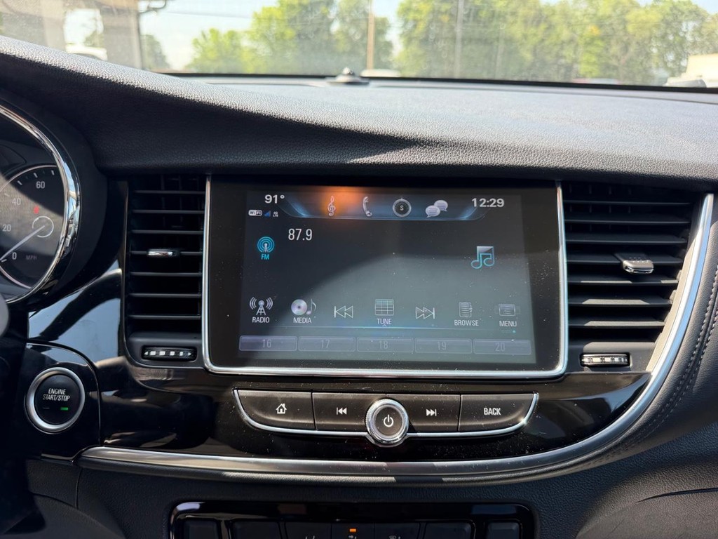 Buick Encore Vehicle Full-screen Gallery Image 12