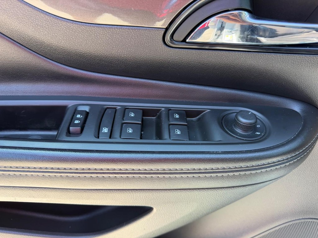 Buick Encore Vehicle Full-screen Gallery Image 16