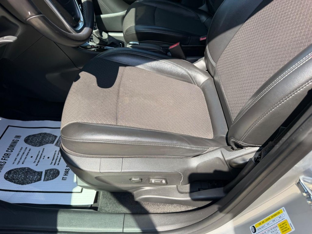 Buick Encore Vehicle Full-screen Gallery Image 17